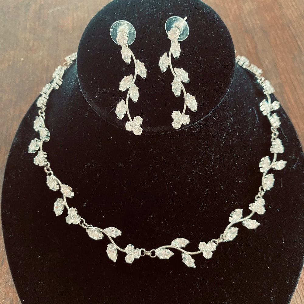 Elegant Silver Leaf Jewelry Set